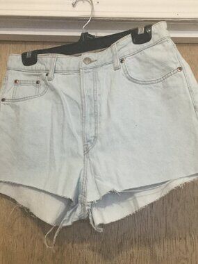 New without tags Divided denim shorts hidden button fly  waist is 15.5" size 10